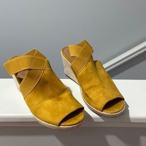 Kenneth Cole Reaction Carrie Espadrilles Wedges worn once mustard gold 💕 Size 9